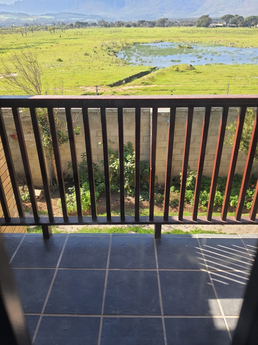 To Let 2 Bedroom Property for Rent in Gordons Bay Central Western Cape